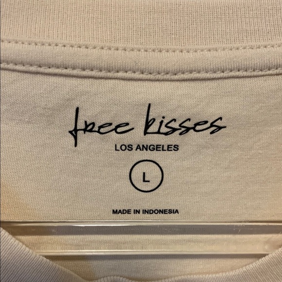 Free Kisses Beige T-Shirt with Heart and Cherry Design - Picture 3 of 4